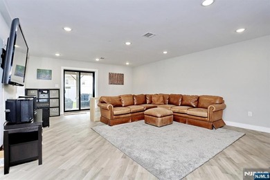 Commuters Dream! You will love this 5-year young half duplex - photo 38