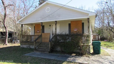 3bdrm 1.5 bath, No outside a/c condenser Outside storage shed - photo 2