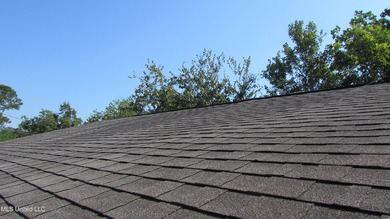 3bdrm 1.5 bath, No outside a/c condenser Outside storage shed - photo 6