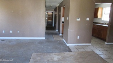 3bdrm 1.5 bath, No outside a/c condenser Outside storage shed - photo 9