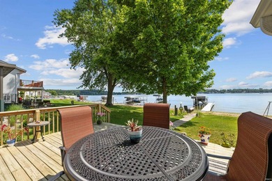Experience BREATHTAKING MAIN LAKE VIEWS on beautiful Hamilton - photo 8