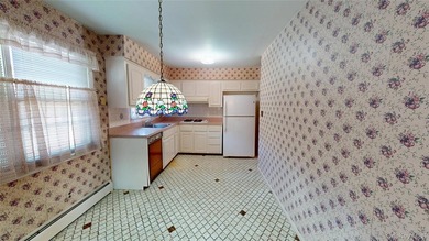Welcome to this spacious detached single-family home located on - photo 2