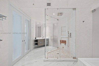 A beautifully renovated residence at the prestigious Turnberry - photo 17