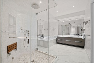 A beautifully renovated residence at the prestigious Turnberry - photo 18