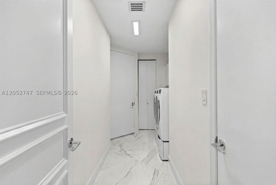 A beautifully renovated residence at the prestigious Turnberry - photo 21