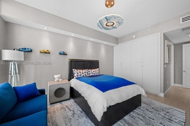 A beautifully renovated residence at the prestigious Turnberry - photo 28