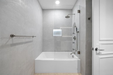 A beautifully renovated residence at the prestigious Turnberry - photo 31