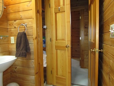 Energy Efficient WESTERN RED CEDAR 1600 SF Log Home beautifully - photo 33