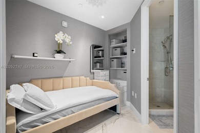 A beautifully renovated residence at the prestigious Turnberry - photo 35