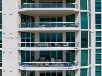 A beautifully renovated residence at the prestigious Turnberry - photo 49