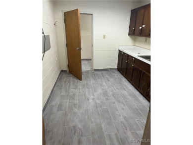 OWNER FINANCING !Commercial/industrial building with lots of - photo 16