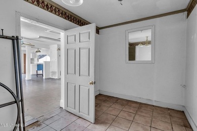 A versatile commercial property nestled in a high-traffic area - photo 19