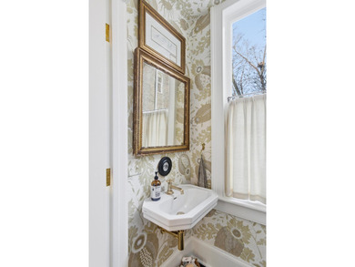 Set in the heart of Ansonborough, one of Charleston's most - photo 25