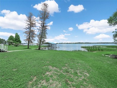 New to the market: A waterfront beauty on Lake Juliana. This 1 - photo 28