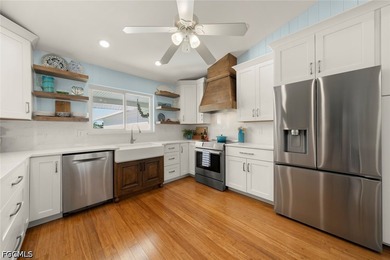 Stunning Waterfront Estate in Bokeelia. Experience exceptional - photo 8