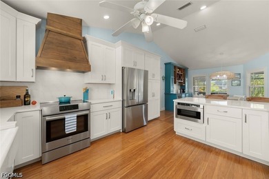 Stunning Waterfront Estate in Bokeelia. Experience exceptional - photo 10
