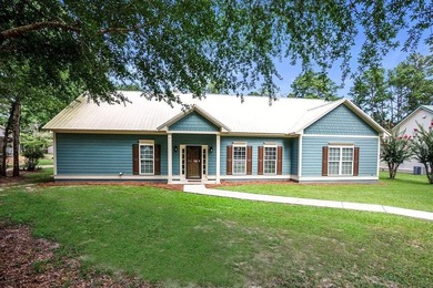 Lakefront Living at Its Finest! This beautifully remodeled 3 - photo 2