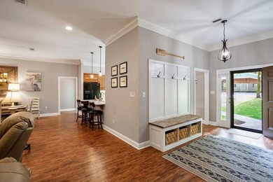 Lakefront Living at Its Finest! This beautifully remodeled 3 - photo 4