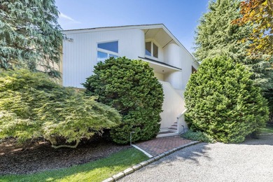 Escape into this secluded Hamptons south of the highway, West - photo 13