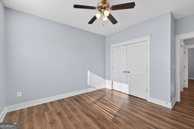 Welcome to Manchester Drive, where classic Craftsman charm meets - photo 33