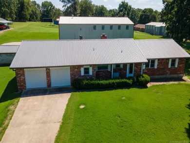 Kerr Reservoir Home For Sale in Sallisaw Oklahoma