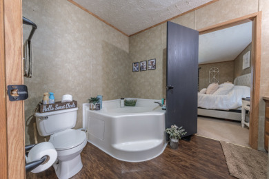 Minutes from the lake! - Home & shop! - photo 12