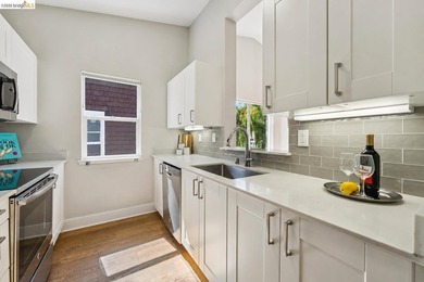 This is one of the largest 2-bedroom, 2-bath upper-level corner - photo 13