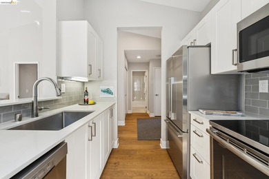 This is one of the largest 2-bedroom, 2-bath upper-level corner - photo 14