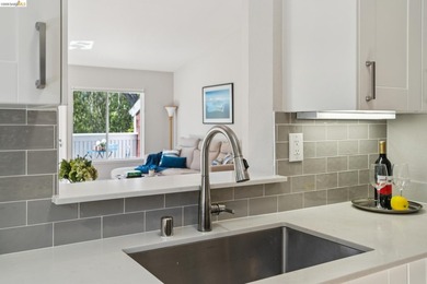 This is one of the largest 2-bedroom, 2-bath upper-level corner - photo 15