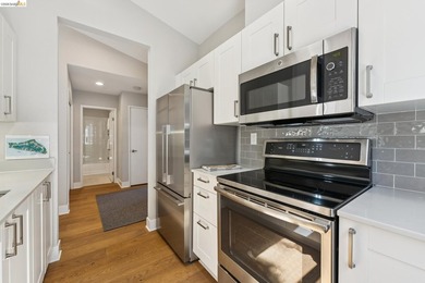 This is one of the largest 2-bedroom, 2-bath upper-level corner - photo 16