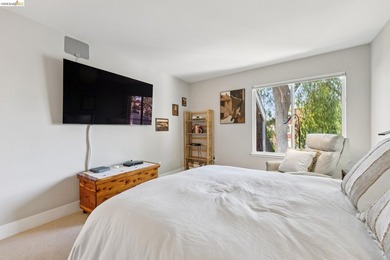This is one of the largest 2-bedroom, 2-bath upper-level corner - photo 18