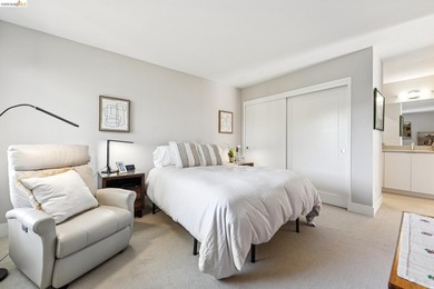 This is one of the largest 2-bedroom, 2-bath upper-level corner - photo 20