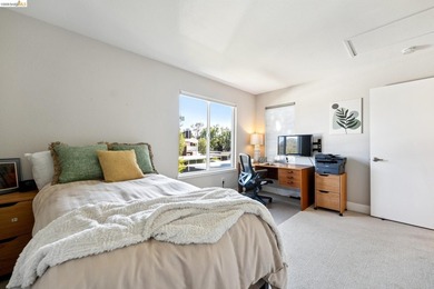 This is one of the largest 2-bedroom, 2-bath upper-level corner - photo 24