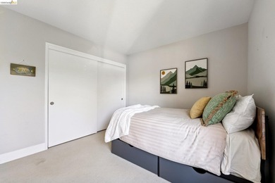 This is one of the largest 2-bedroom, 2-bath upper-level corner - photo 25