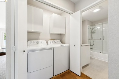 This is one of the largest 2-bedroom, 2-bath upper-level corner - photo 27