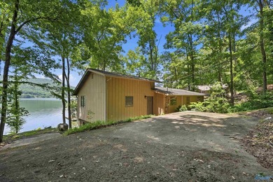 Waterfront cabin on Lake Guntersville! Completely renovated 4 - photo 34