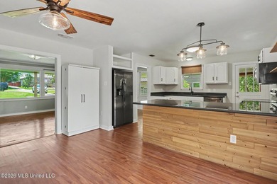 Nestled in the heart of Bayou View, this adorable 2-bedroom - photo 11