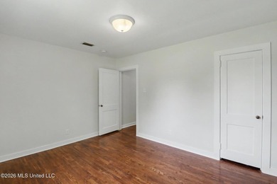 Nestled in the heart of Bayou View, this adorable 2-bedroom - photo 16