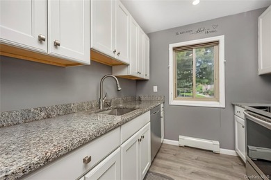 Ground level deluxe 1-bedroom, 1-bath co-op located in a - photo 2