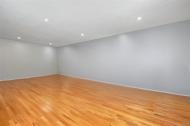 Ground level deluxe 1-bedroom, 1-bath co-op located in a - photo 3