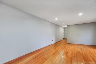 Ground level deluxe 1-bedroom, 1-bath co-op located in a - photo 4