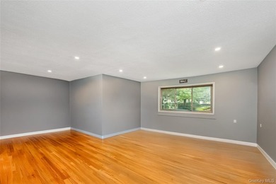 Ground level deluxe 1-bedroom, 1-bath co-op located in a - photo 5