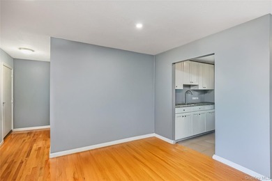Ground level deluxe 1-bedroom, 1-bath co-op located in a - photo 7