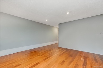 Ground level deluxe 1-bedroom, 1-bath co-op located in a - photo 8