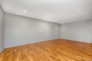 Ground level deluxe 1-bedroom, 1-bath co-op located in a - photo 9