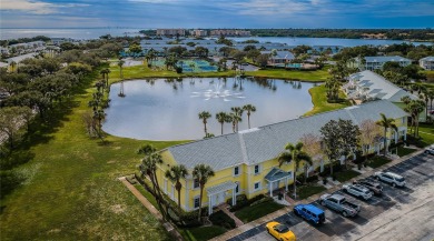 Lake Townhome/Townhouse For Sale in St. Petersburg, Florida