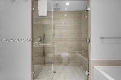 Beach-inspired, high-rise turnkey residence offering a new - photo 17