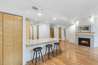 Welcome home to this beautifully updated 1-bedroom, 1-bath - photo 7