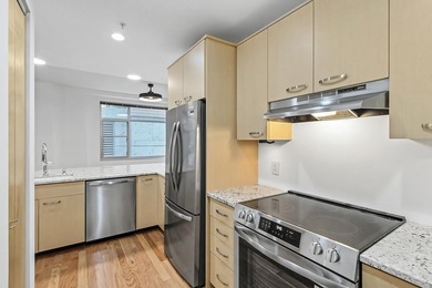 Welcome home to this beautifully updated 1-bedroom, 1-bath - photo 9
