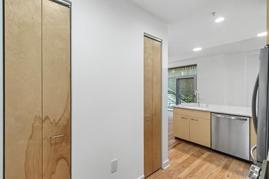 Welcome home to this beautifully updated 1-bedroom, 1-bath - photo 10